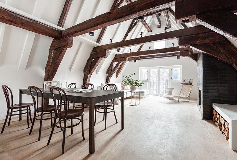 The best ideas and discoveries often come in a relaxing environment where creativity can flow freely. In the apartment of DS Limited in Amsterdam, morning coffee becomes a ritual that sets the tone for an inspiring day. Sunlight streaming through the windows creates an atmosphere of comfort and tranquility, fostering creative thinking.  Here, in this comfortable setting, teams can discuss their thoughts, exchange ideas, and outline new paths for development. A cup of coffee serves as a catalyst for dialogue, where innovative solutions and bold projects are born. The calm and harmony of the space facilitate deep reflection, allowing participants to focus on their goals and dreams.  Thus, it is in this cozy apartment in Amsterdam that the best ideas and breakthroughs emerge, contributing to the growth and development of both DS Limited and Dendynamics.